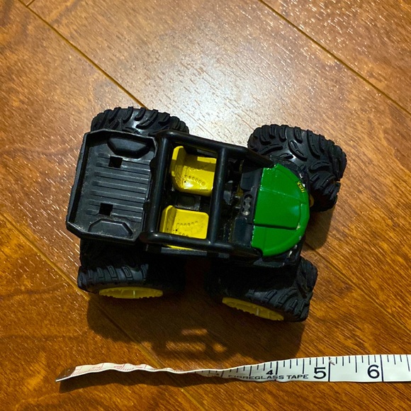 3 FOR $20 John Deere dune buggy - Picture 4 of 4
